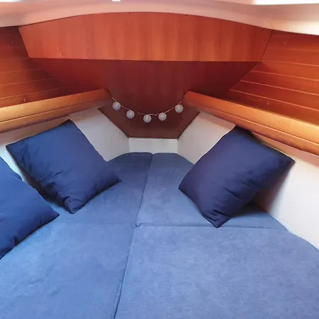 Learn To Sail In Paradise Botel *