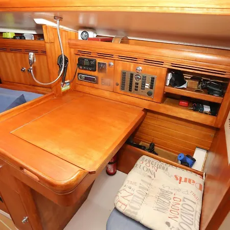 Learn To Sail In Paradise Botel