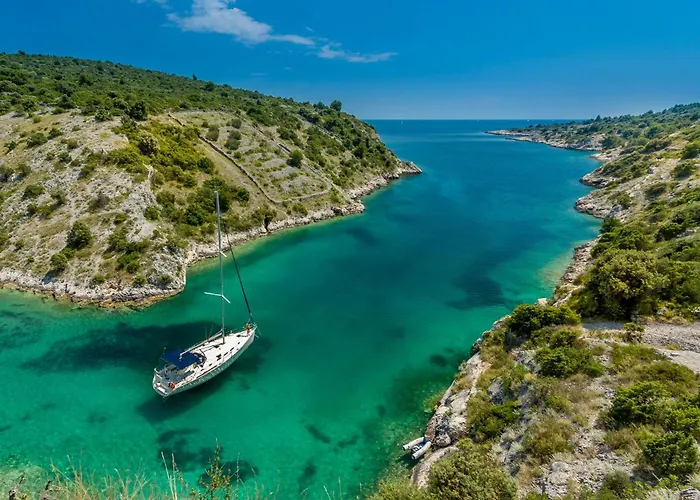 Learn To Sail In Paradise *