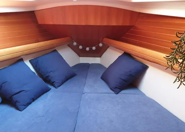 Learn To Sail In Paradise Úszó hotel *