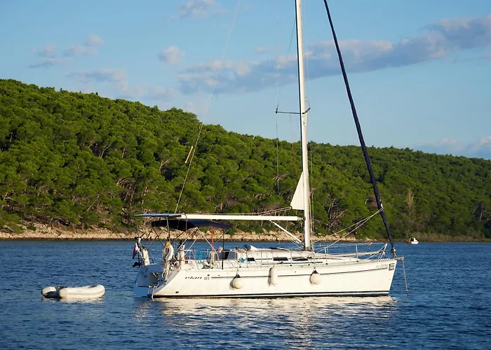 Úszó hotel Learn To Sail In Paradise *