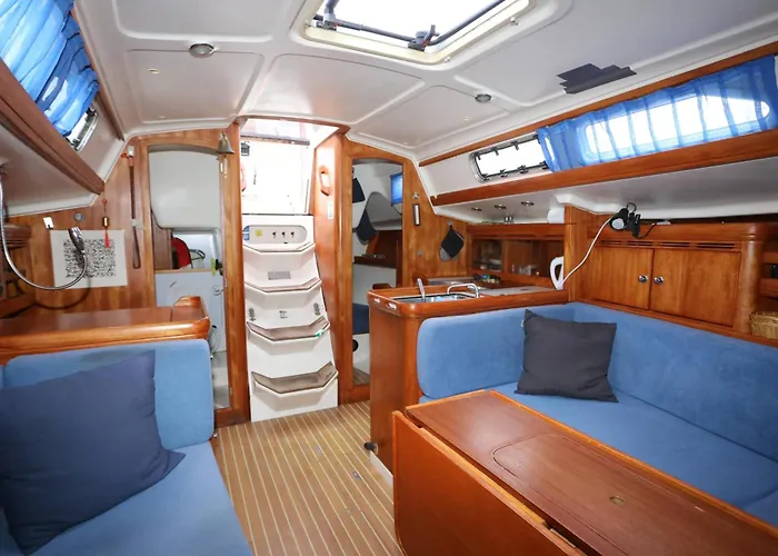 Learn To Sail In Paradise Hotel en barco *